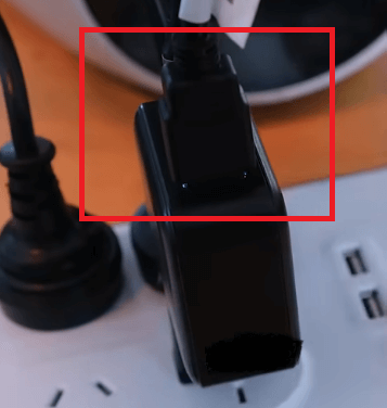 HDMIケーブルの一端をアダプターに接続する